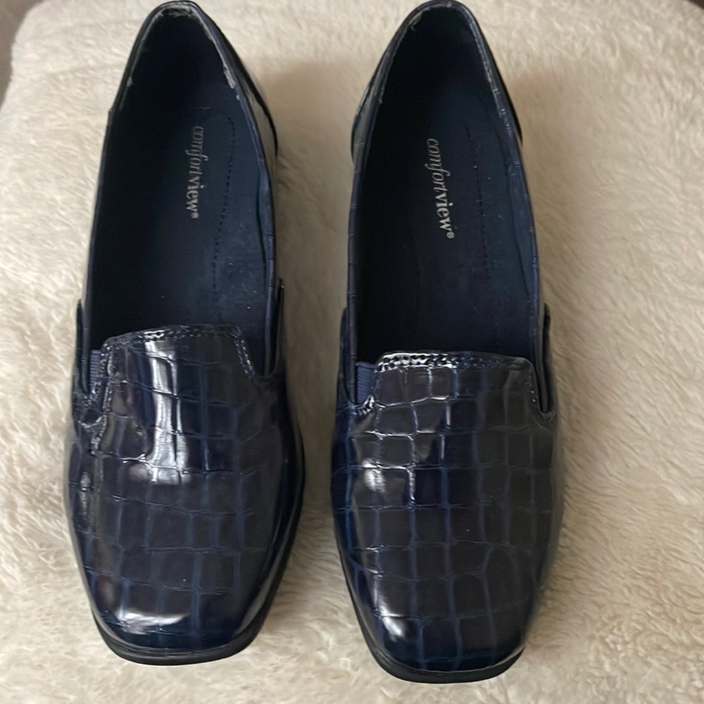 Comfort view flats